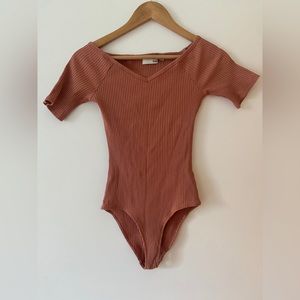 Aritzia Wilfred Free Pink Short Sleeve Bodysuit Size Medium